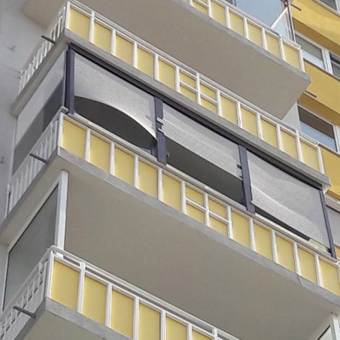 Poškodba rolet po neurju