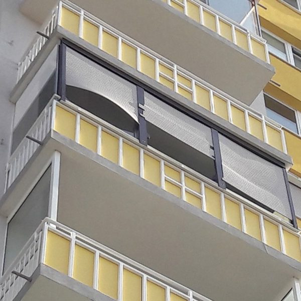 Poškodba rolet po neurju