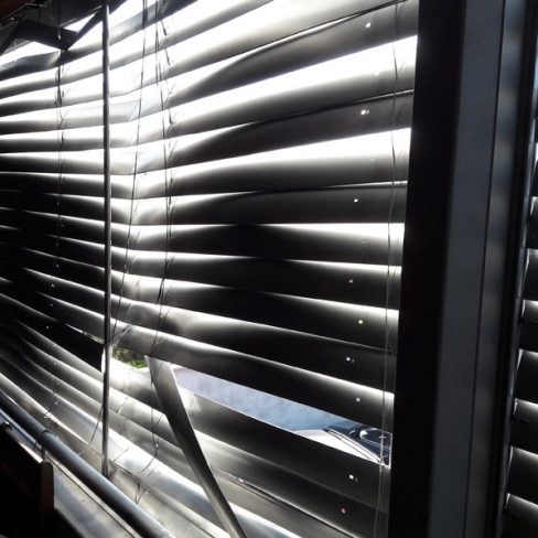 Poškodba žaluzij po neurju