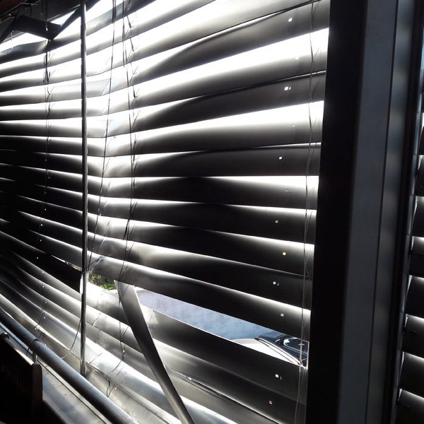 Poškodba žaluzij po neurju